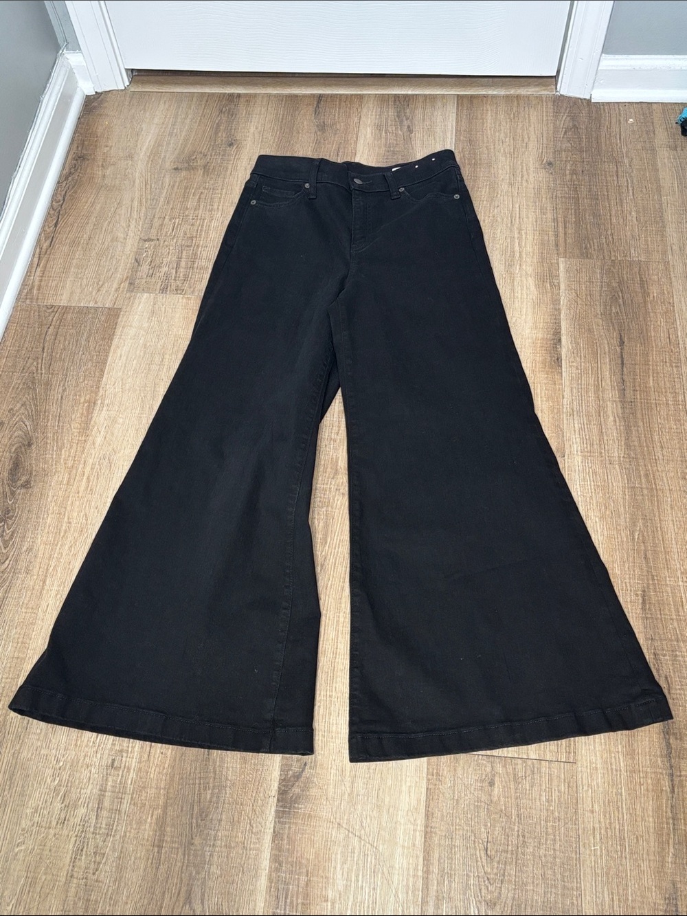 Gap High Rise Flare Jeans in Absolute Black - Size 29 (Inseam 28)